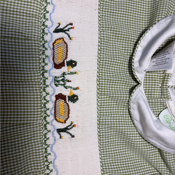 Toddler Romper Sz 18M. Green Gingham. Fall. Embroidery and smocking details. - Picture 3 of 10